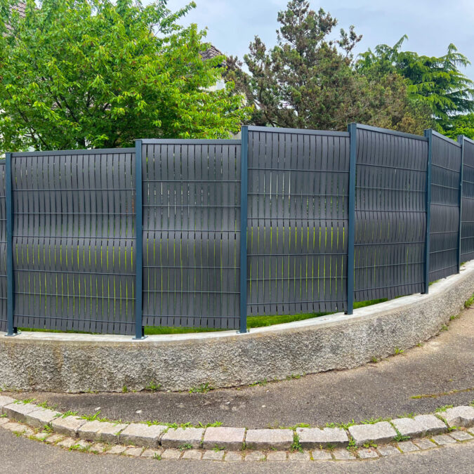 Quels sont les avantages d&rsquo;une cl&ocirc;ture en panneaux rigides ? Audincourt