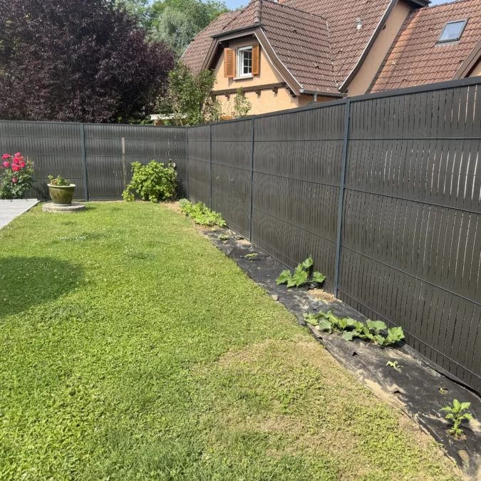 Comment utiliser un panneau rigide pour cr&eacute;er un espace de vie ext&eacute;rieur ? Riedisheim