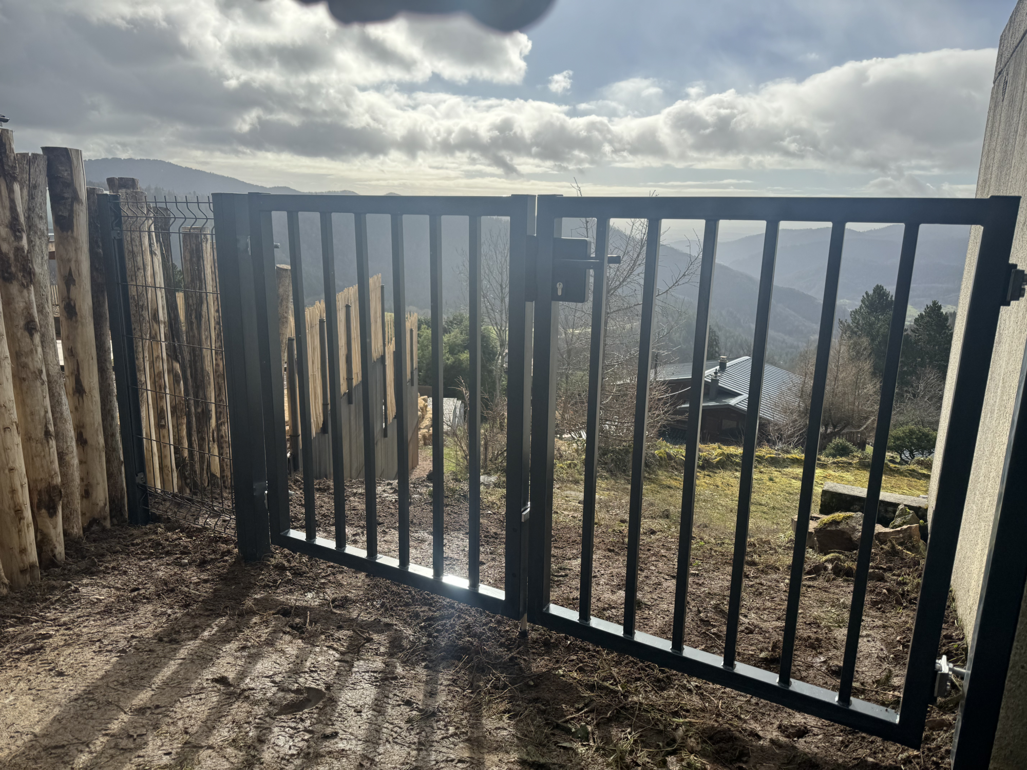 EC31B547 D6C4 471A A48A 0313FB88E92A | Centrale clôture Portails et portillons barreaudés à Richwiller : sécurité et élégance avec Centrale Clôture Belfort